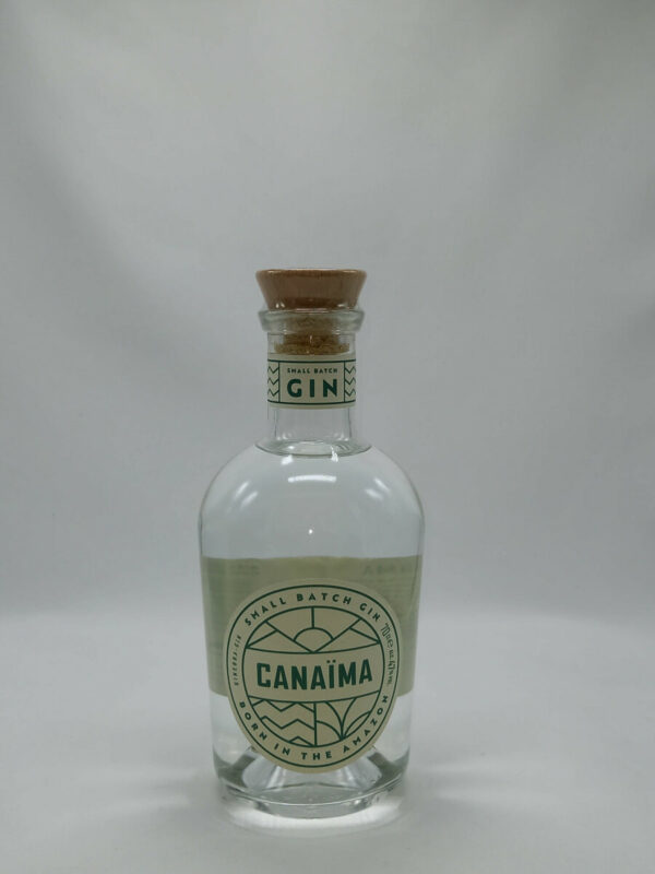 Canaima est un gin sud-américain fruité provenant de la forêt amazonienne. Canaima utilise 10 plantes locales aux côtés de baies de genièvre terreuses. Les plantes crée un mélange de notes florales fruitées et de riches nuances terreuses.